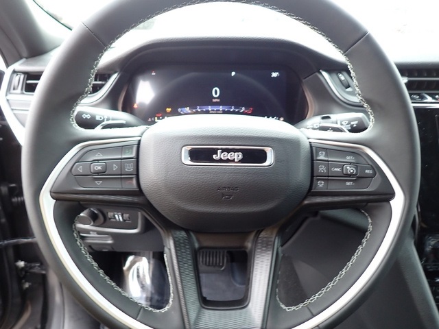 2025 Jeep Grand Cherokee Laredo photo 16