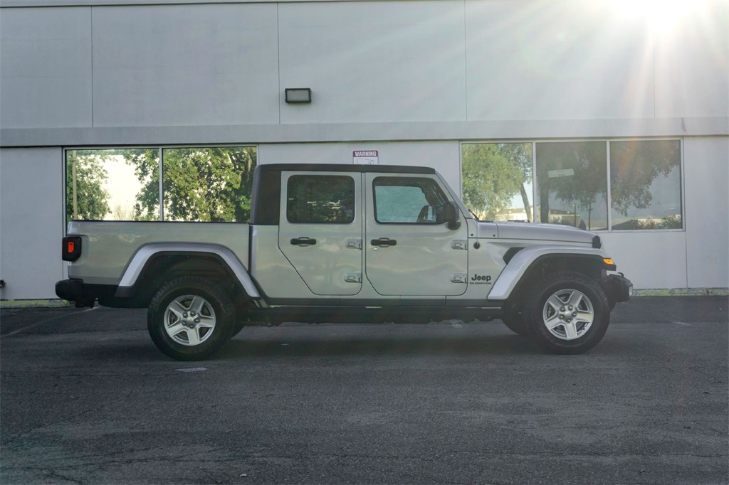 2022 Jeep Gladiator Sport photo 4