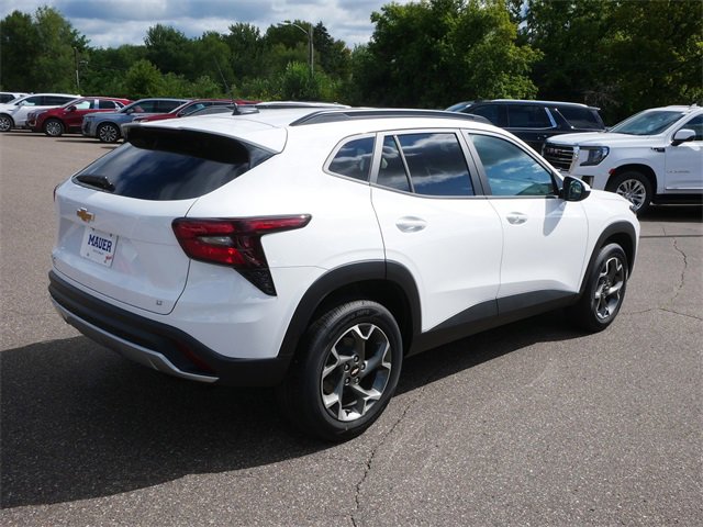 2025 Chevrolet Trax LT photo 7
