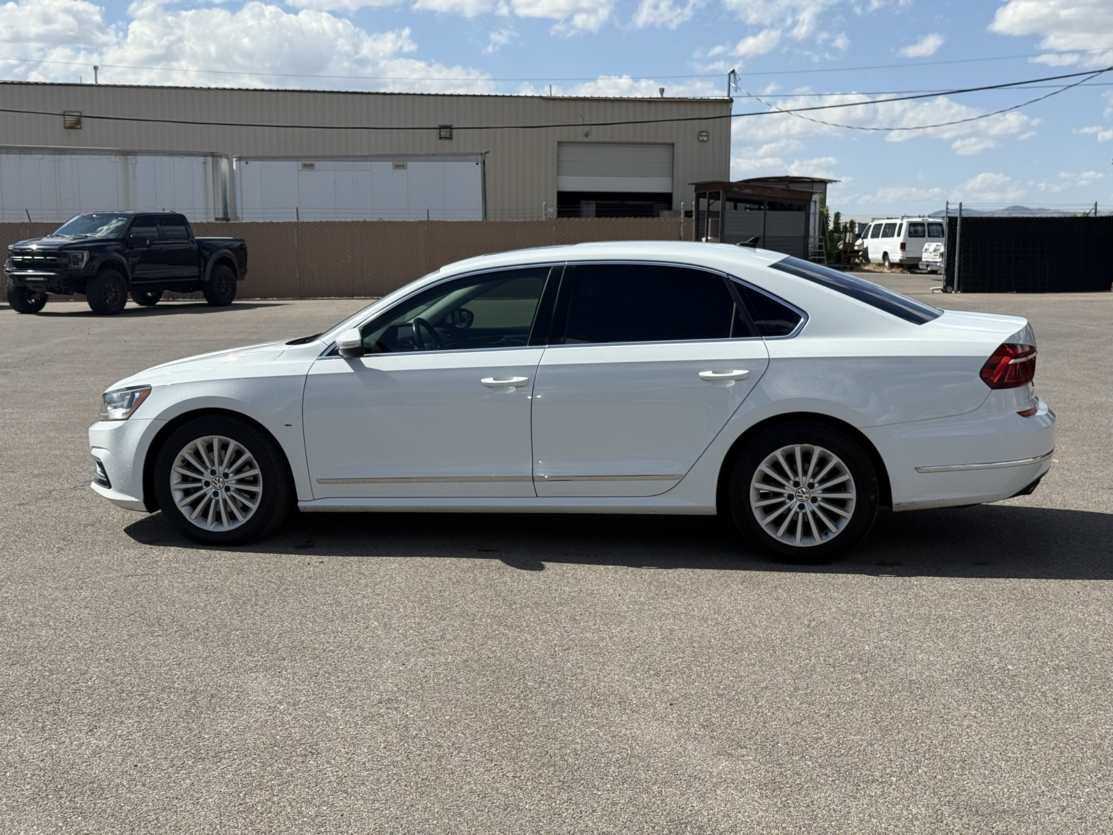 2017 Volkswagen Passat SE photo 5