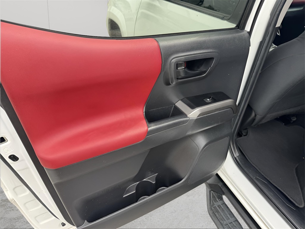 2023 Toyota Tacoma SR5 photo 22