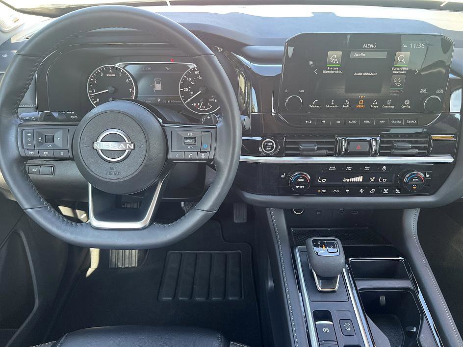 2024 Nissan Pathfinder SL photo 17