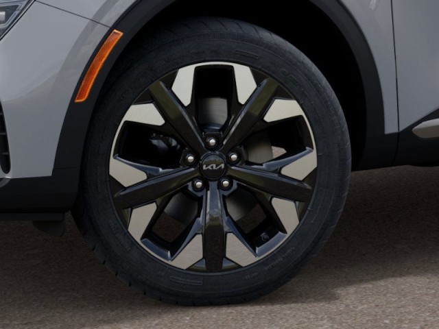 Used 2024 Wolf Gray Kia X-Line image 9