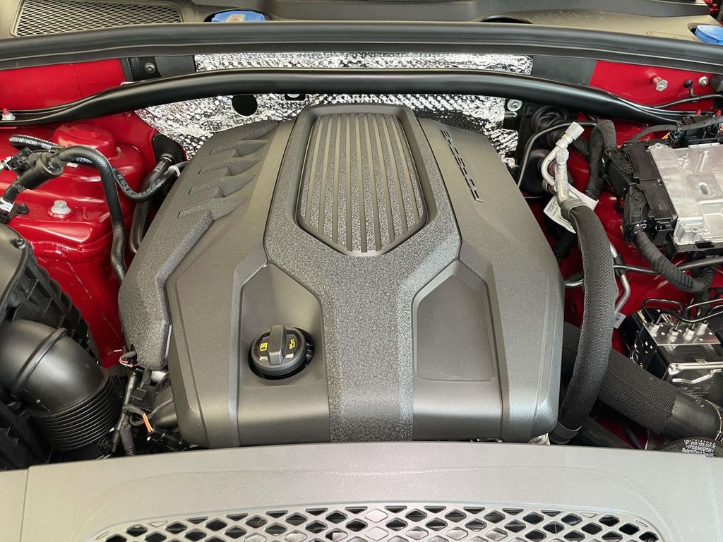 2025 Porsche Macan Base photo 24