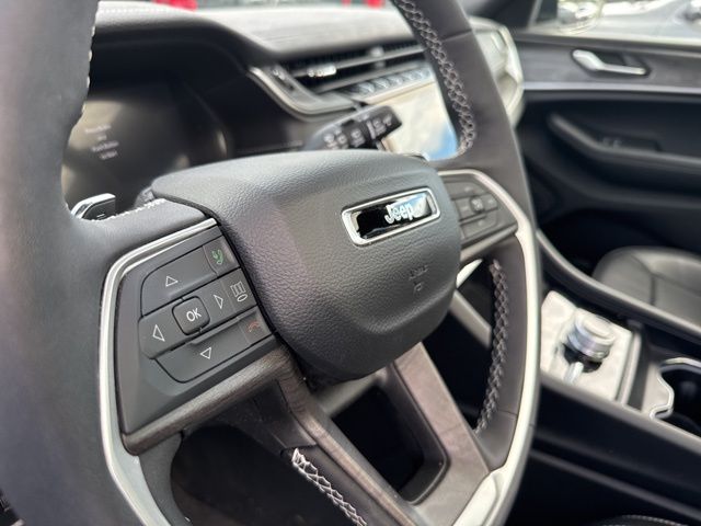 2025 Jeep Grand Cherokee Limited photo 4