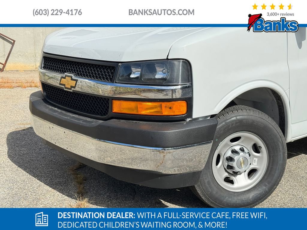 2025 Chevrolet Express Cutaway 3500 photo 3