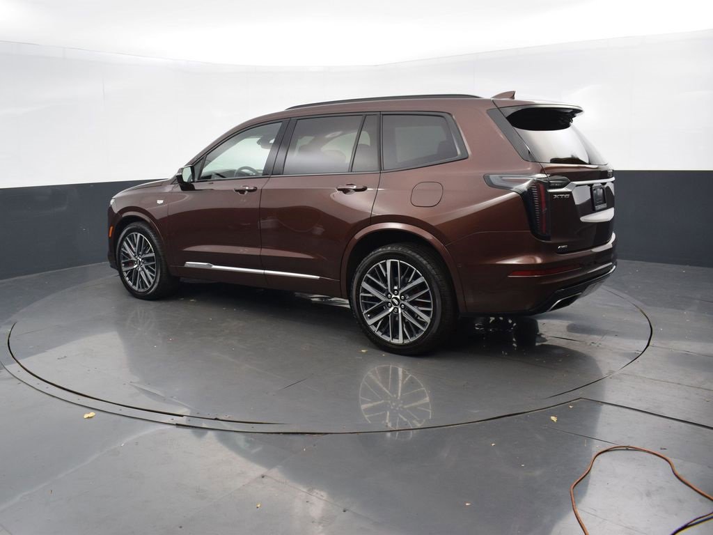 2023 Cadillac XT6 Sport photo 2
