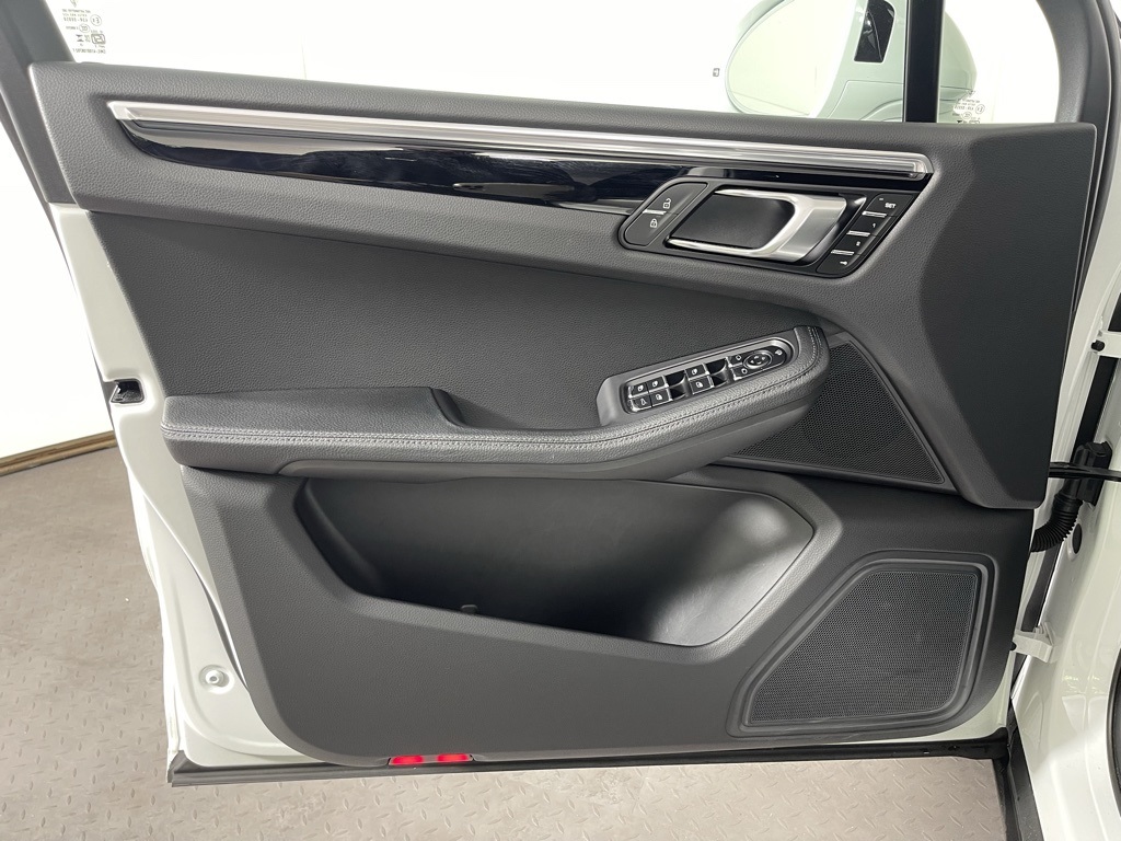 Certified PreOwned 2024 Porsche Macan 4D Sport Utility in Greenwich 