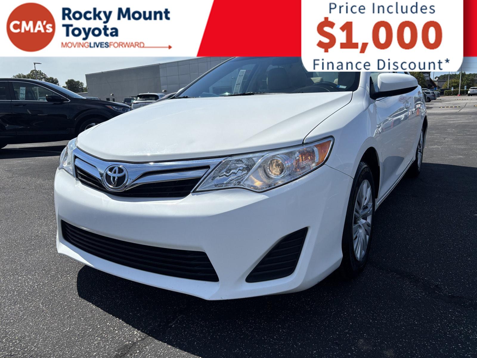 2012 Toyota Camry SE photo 3