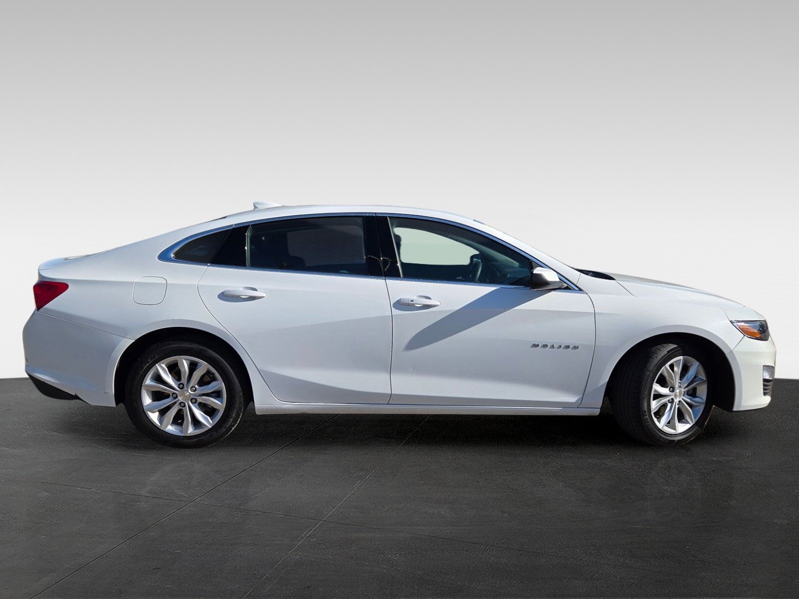 2024 Chevrolet Malibu 1LT photo 3