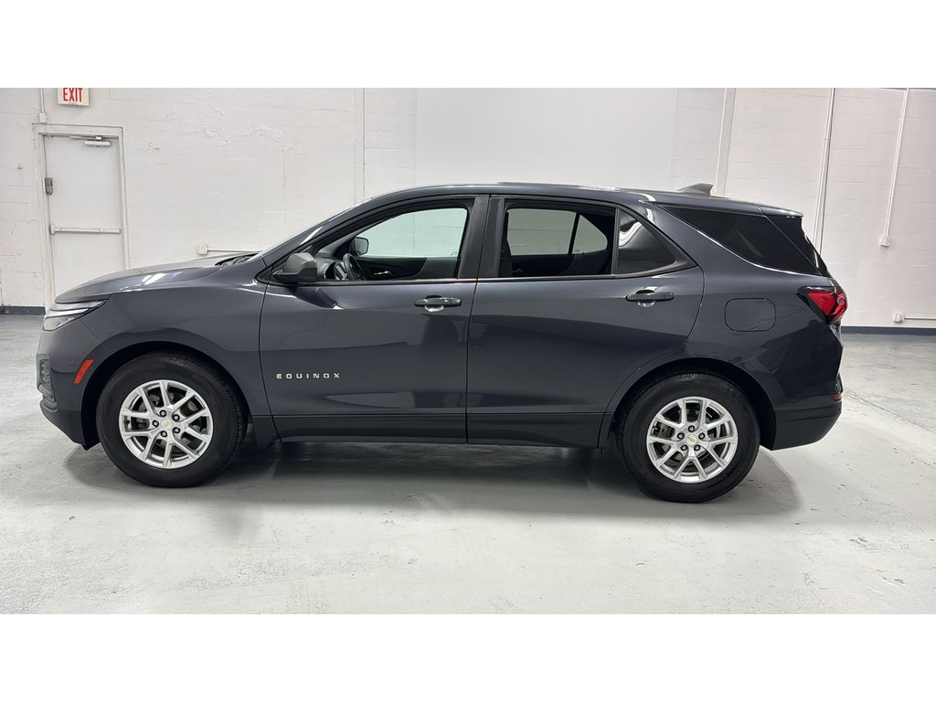 2022 Chevrolet Equinox LS photo 3