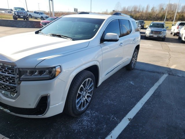 2023 GMC Acadia Denali's photo