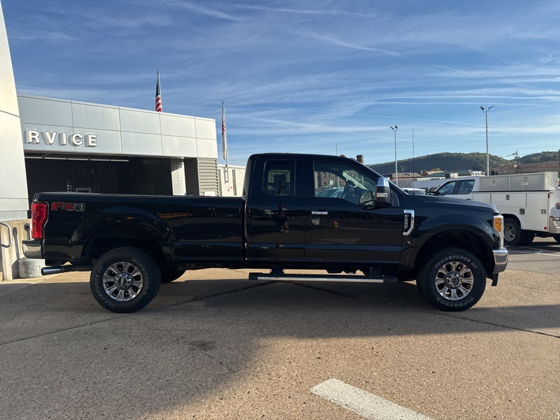 2017 Ford F-250 XLT photo 6