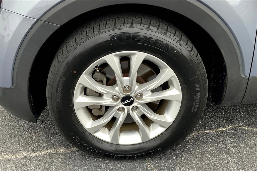 2022 Kia Telluride LX photo 9