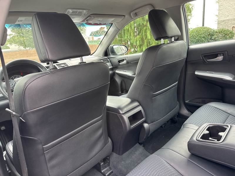 2014 Toyota Camry SE photo 31