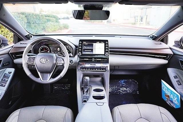Used 2019 Gray Toyota XLE image 17