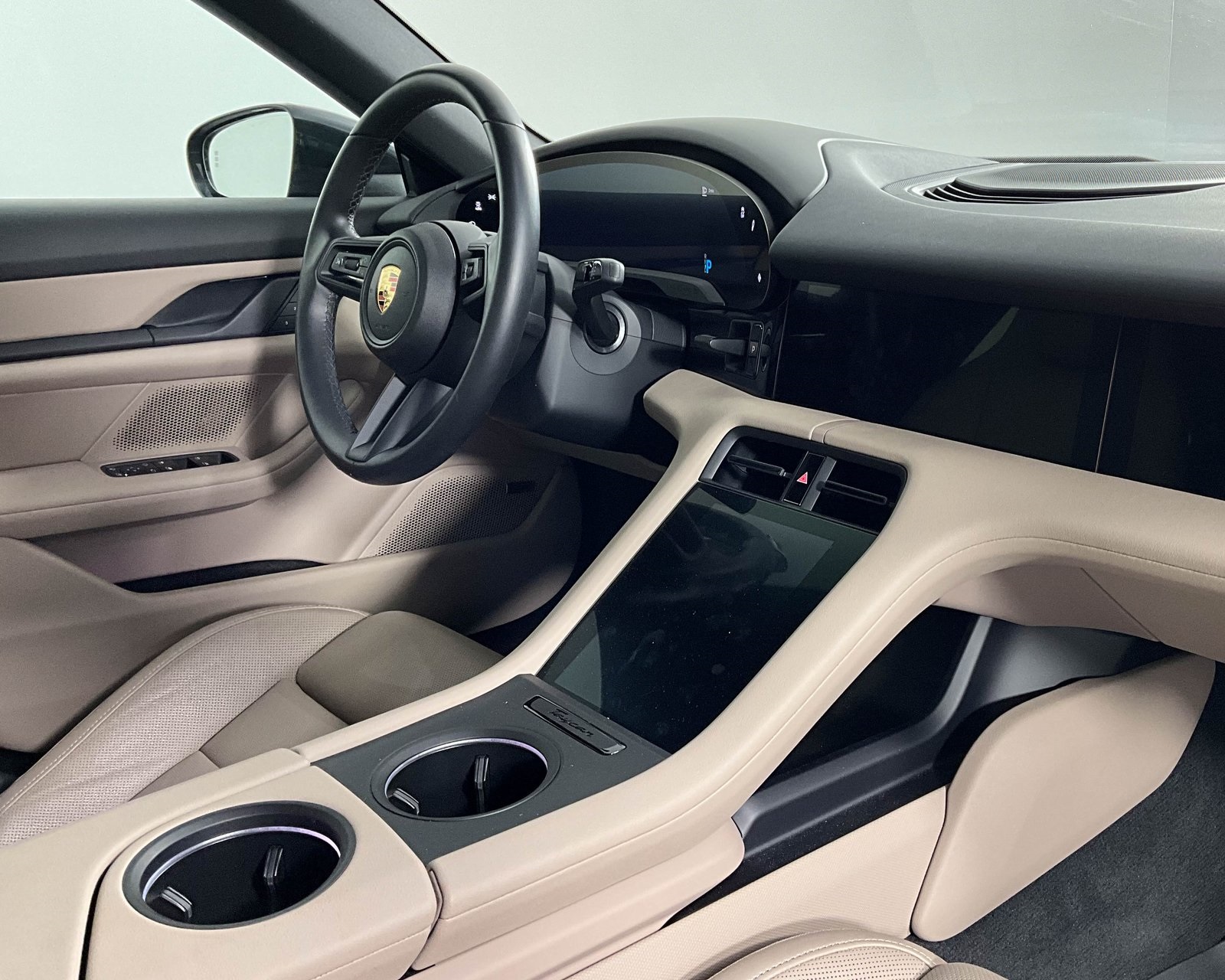 2024 Porsche Taycan photo 17