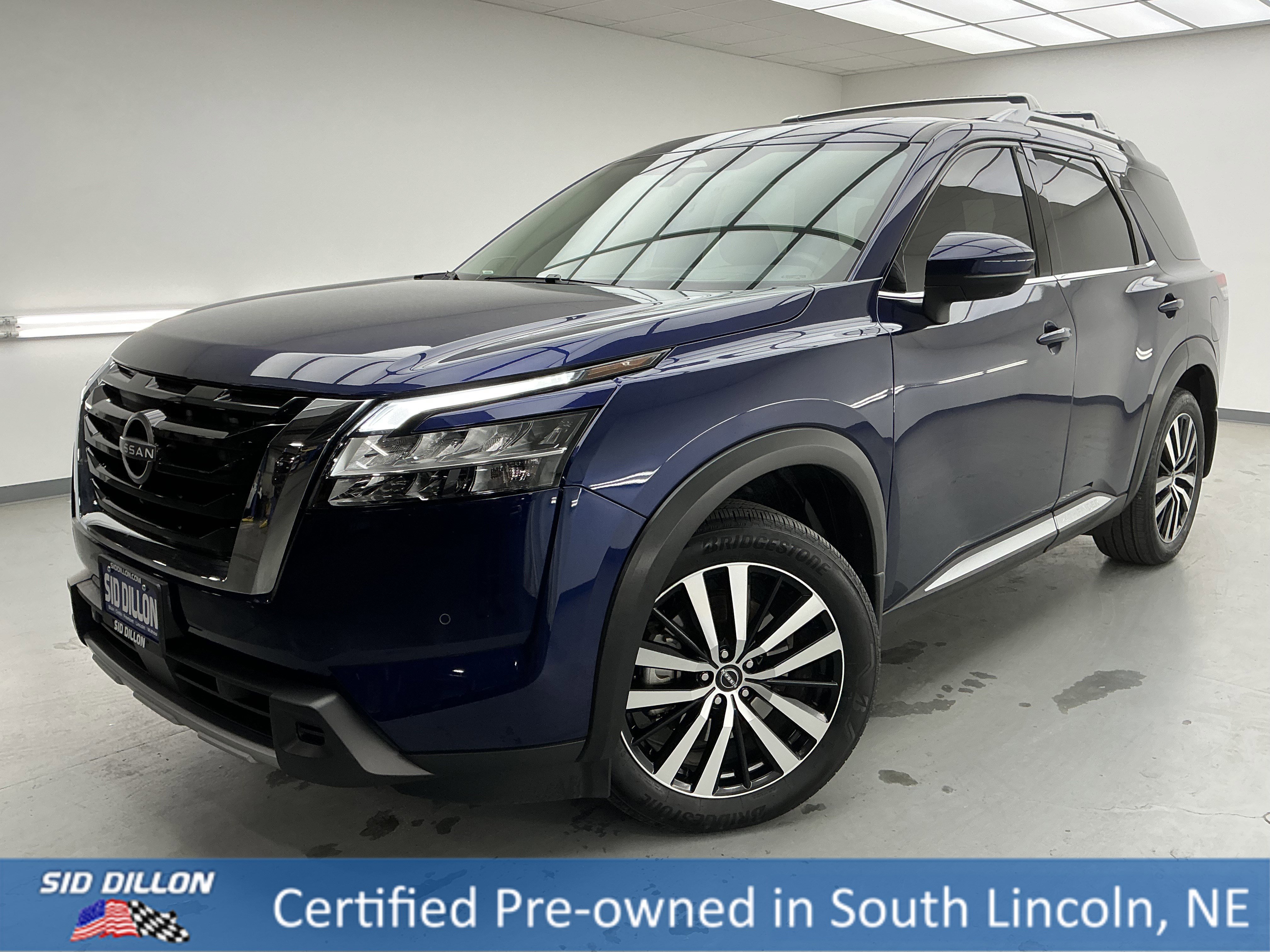 2024 Nissan Pathfinder Platinum's photo