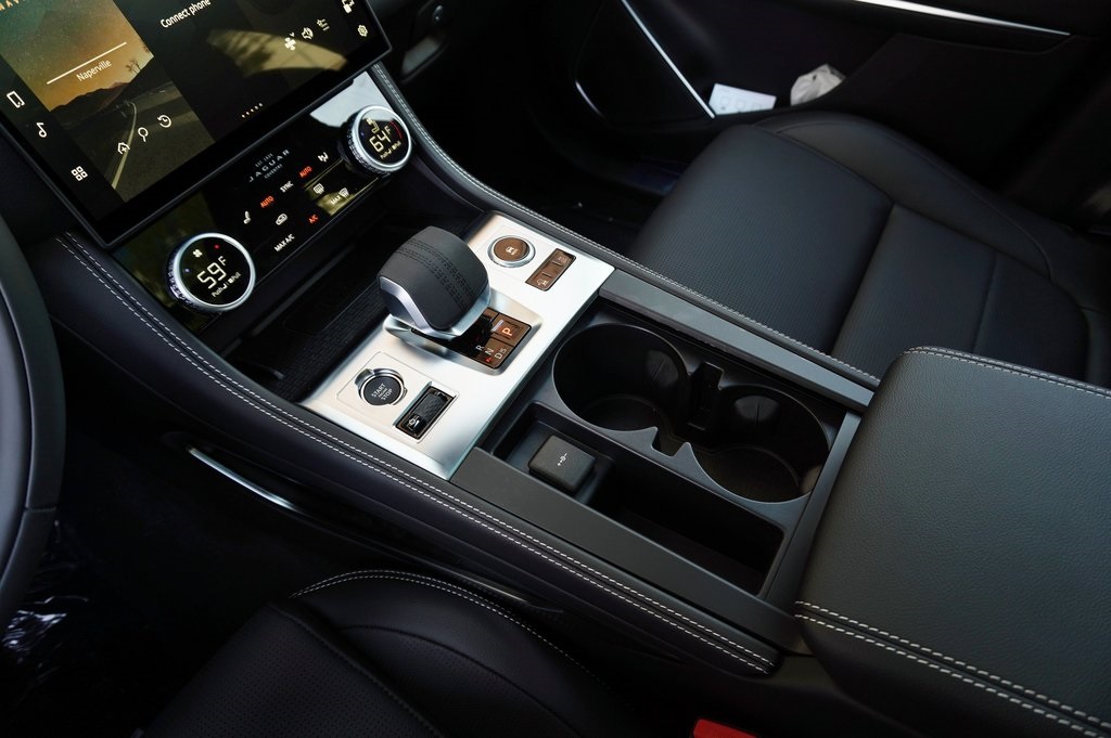 2026 JAGUAR F-PACE - Image 29