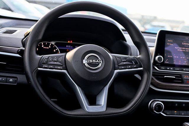 2025 Nissan Altima 2.5 SV photo 4