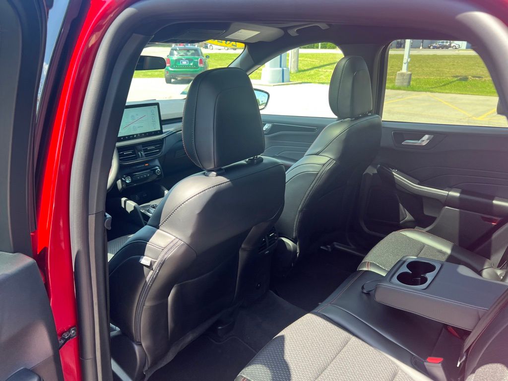 2025 Ford Escape ST-Line photo 16