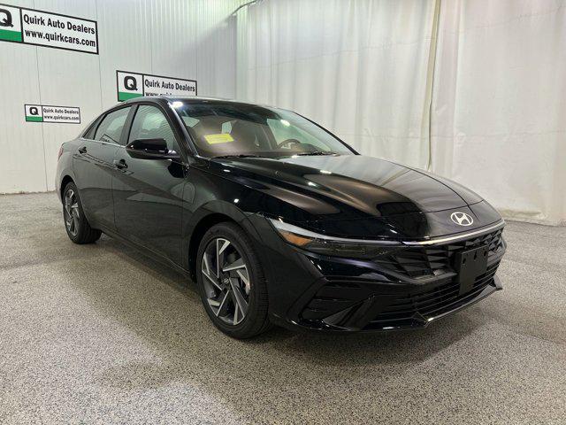 2025 Hyundai Elantra Limited's photo