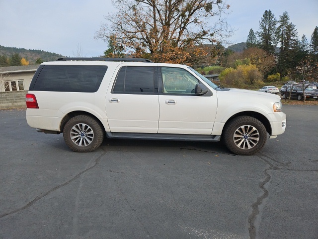2017 Ford Expedition EL XLT photo 2
