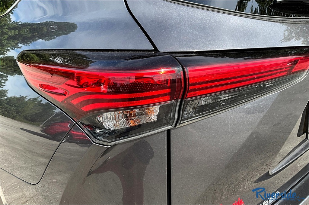 2023 Toyota Highlander XLE photo 18