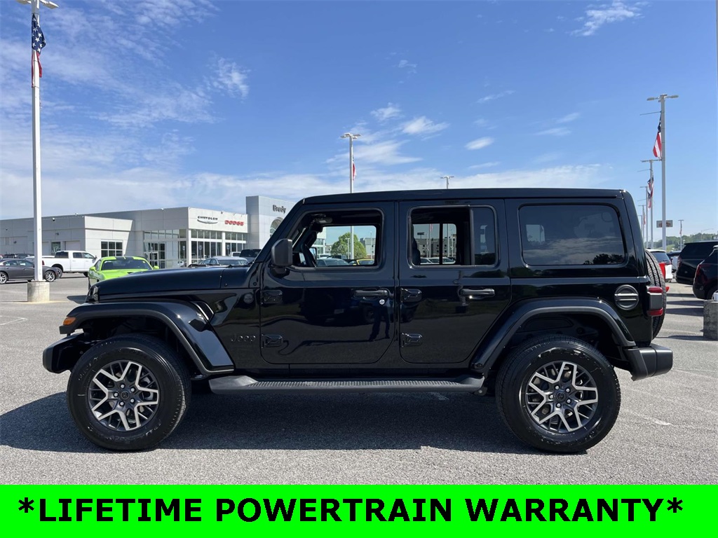 2025 Jeep Wrangler Sahara photo 4