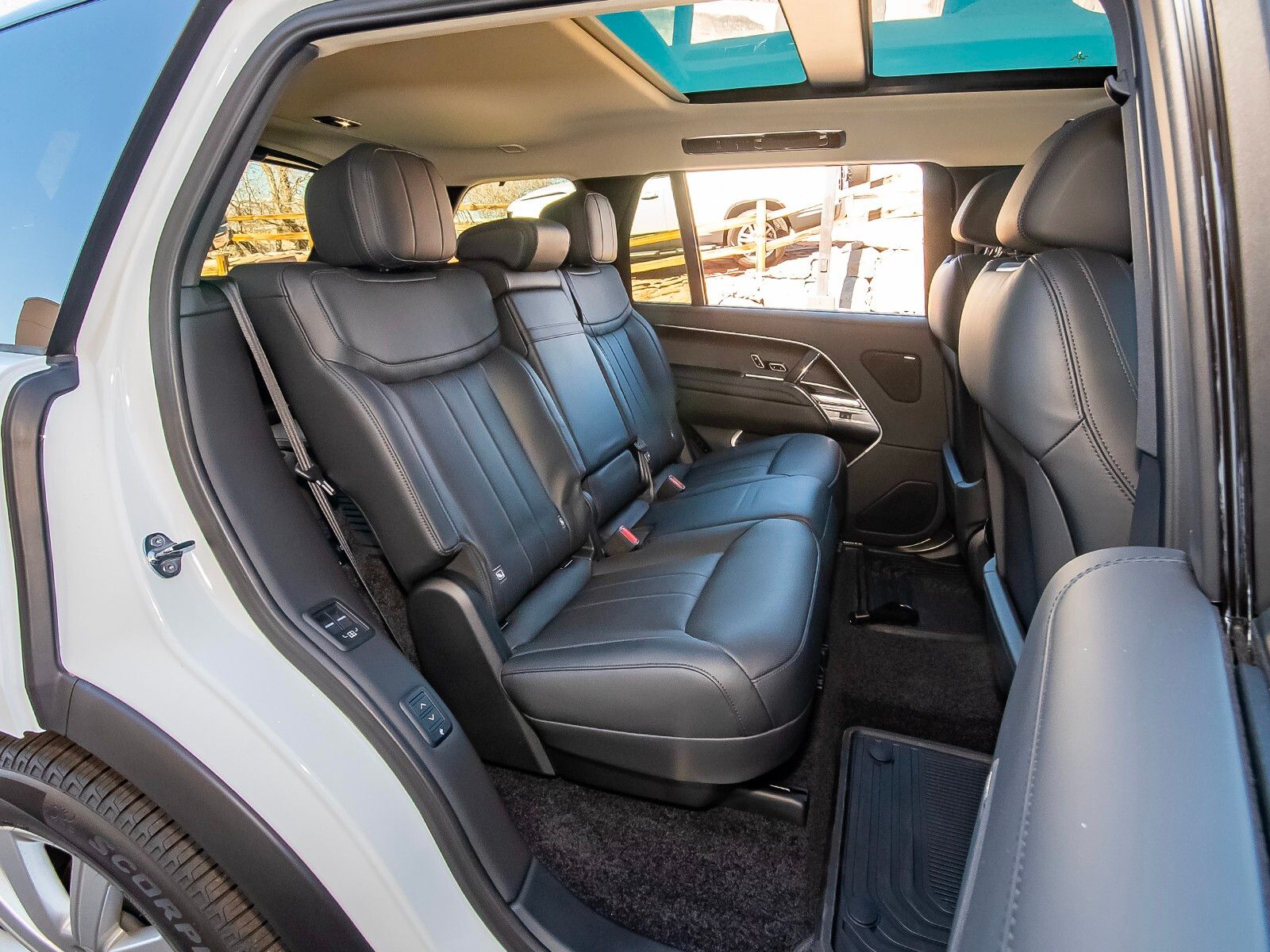 2025 Land Rover Range Rover SE photo 41