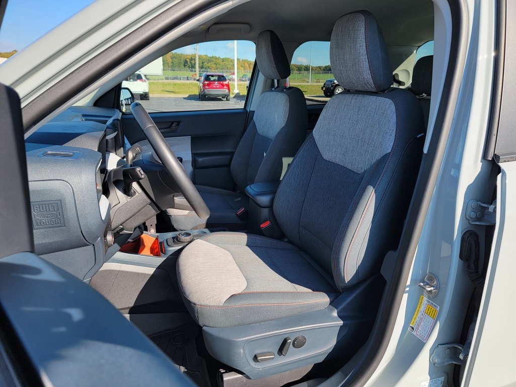 2023 Ford Maverick XLT photo 2