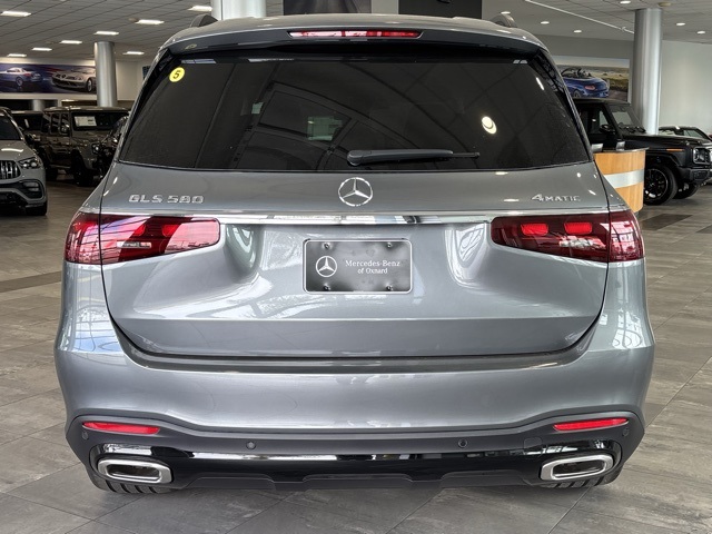 2025 Mercedes Benz GLS 580 4MATIC photo 3