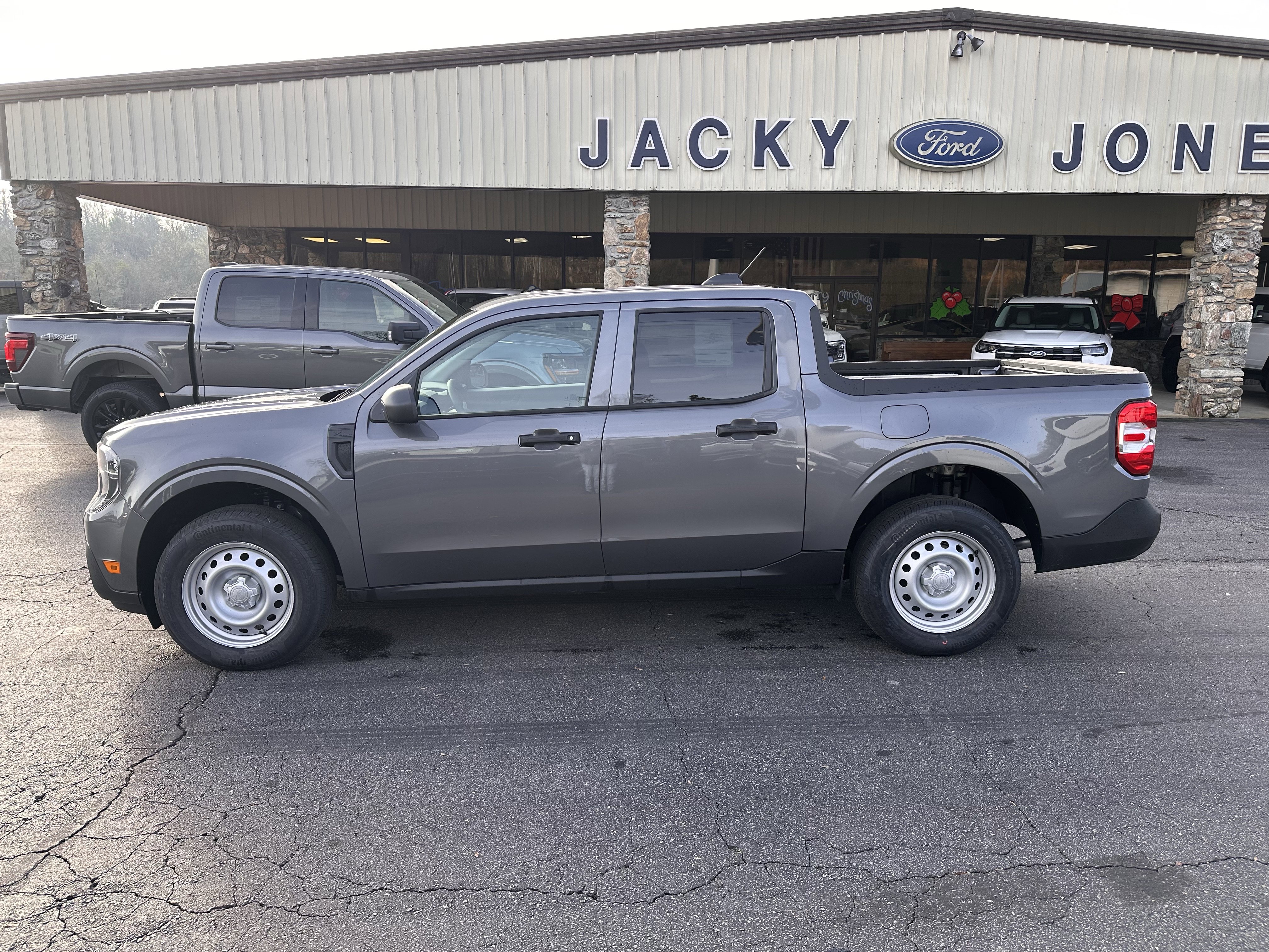 2025 Ford Maverick XL's photo