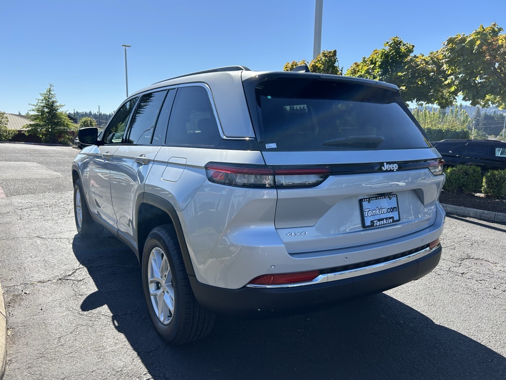 2025 Jeep Grand Cherokee Laredo X photo 8