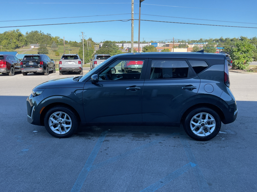 2024 Kia Soul S photo 2