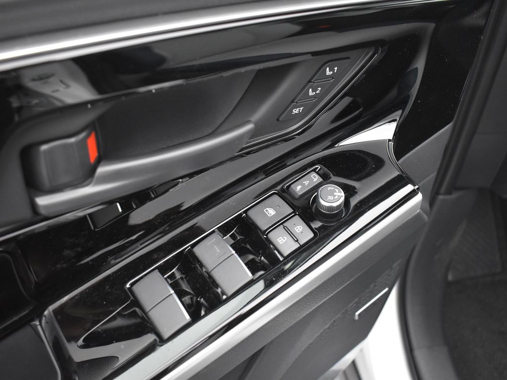 2025 Subaru Solterra Limited photo 6