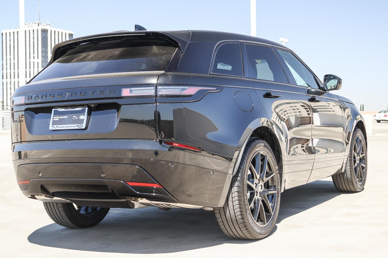 2026 Land Rover Range Rover Velar SE photo 4