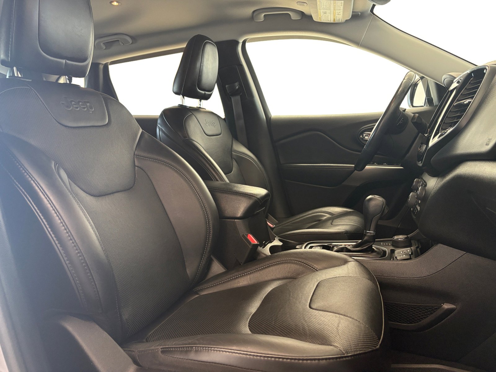 2020 Jeep Cherokee Limited photo 26