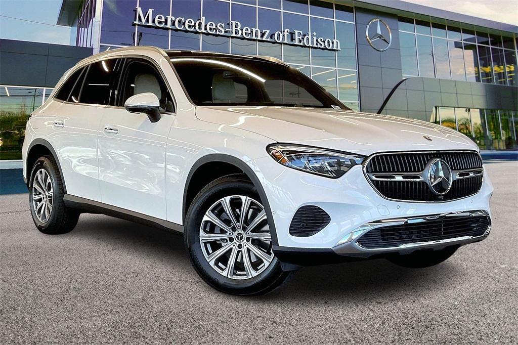 2026 Mercedes-Benz GLC Base's photo