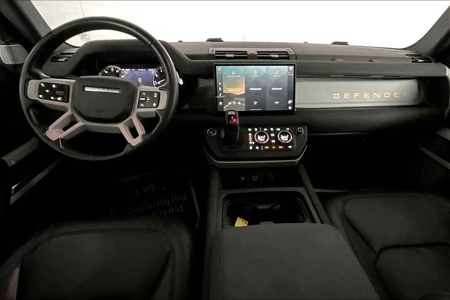 2023 Land Rover Defender SE photo 14