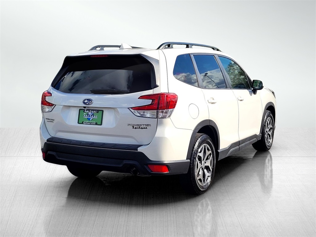 2022 Subaru Forester Premium photo 5