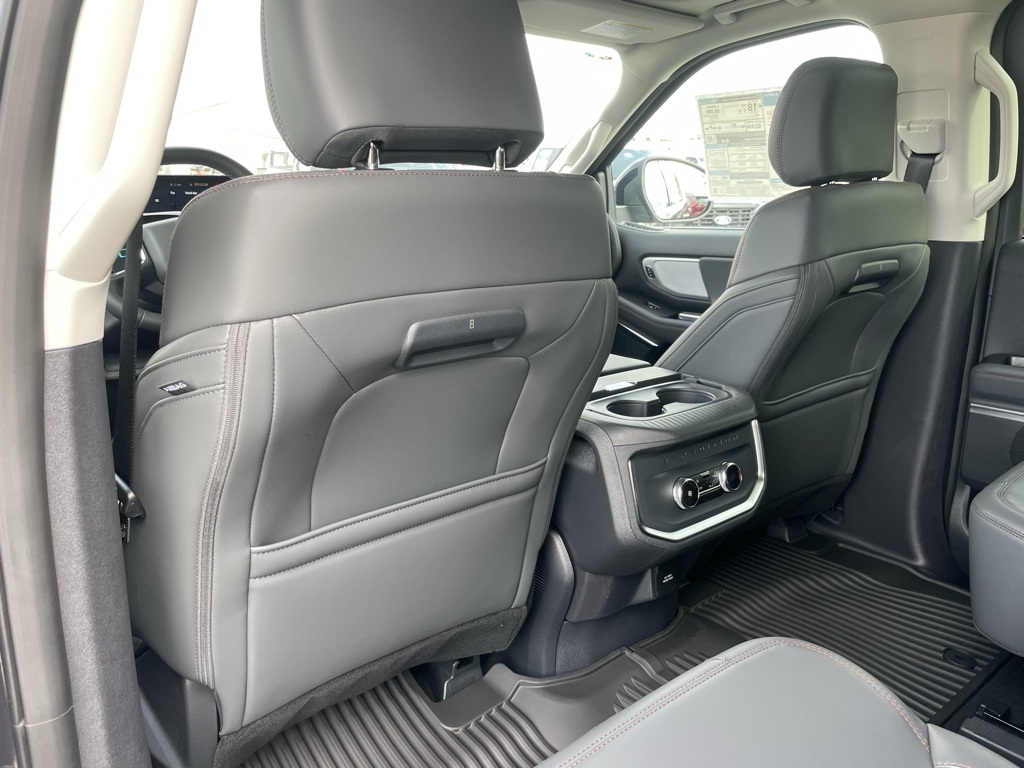 2025 Ford Expedition photo 52