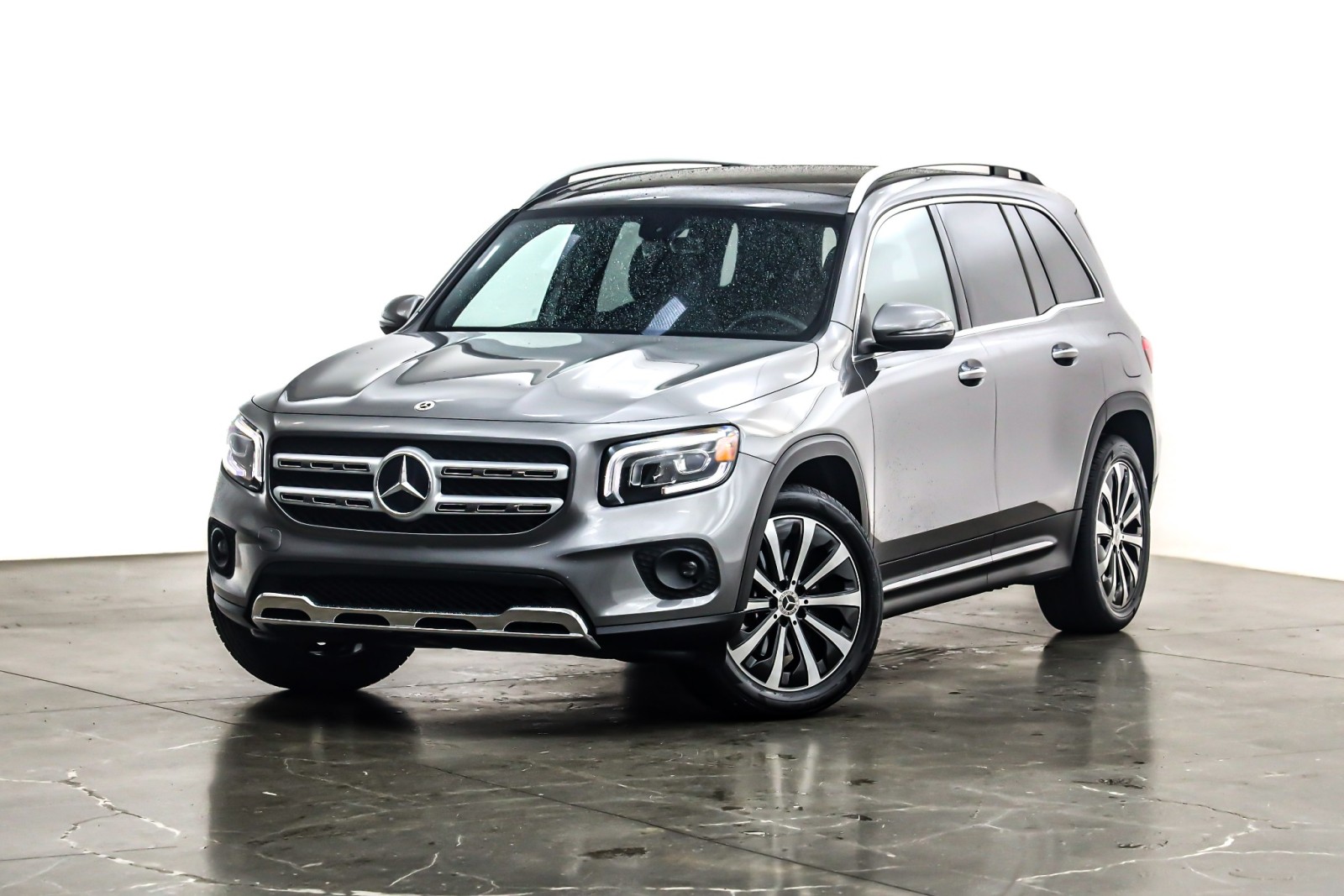 2023 Mercedes-Benz GLB Base's photo