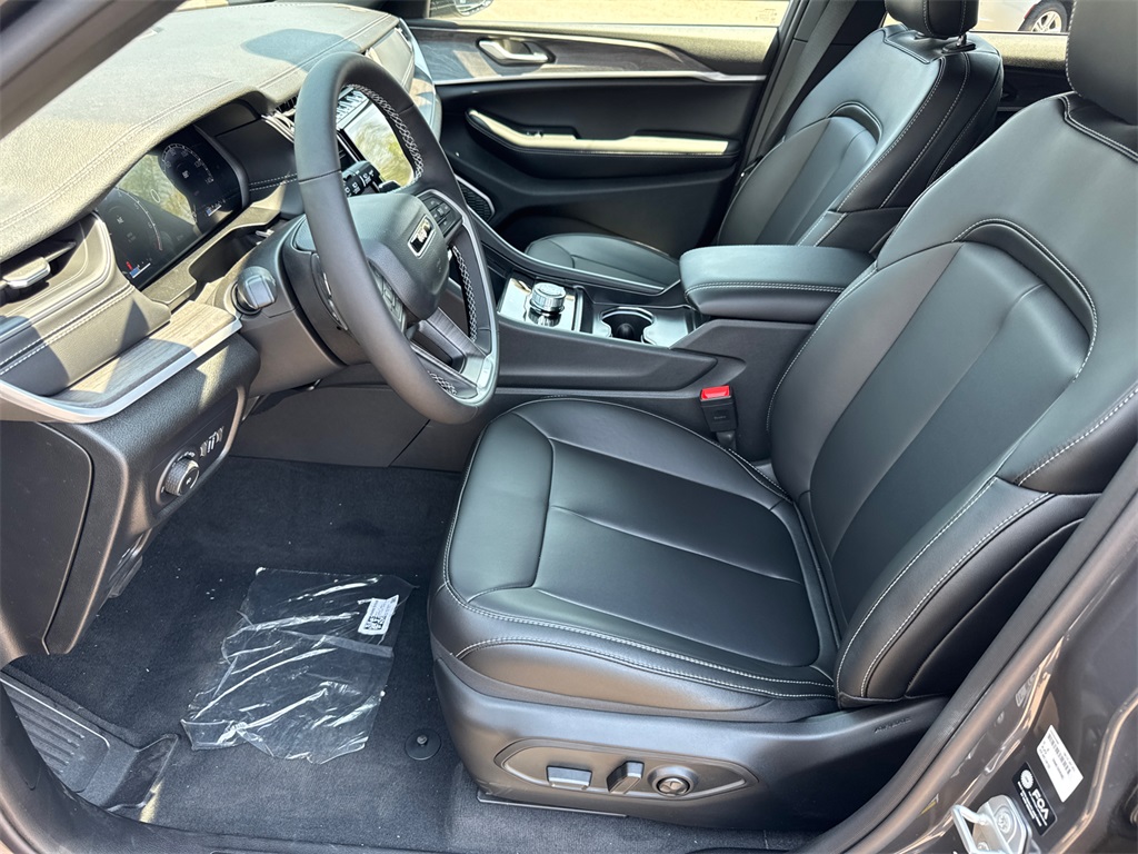 2025 Jeep Grand Cherokee Limited photo 22