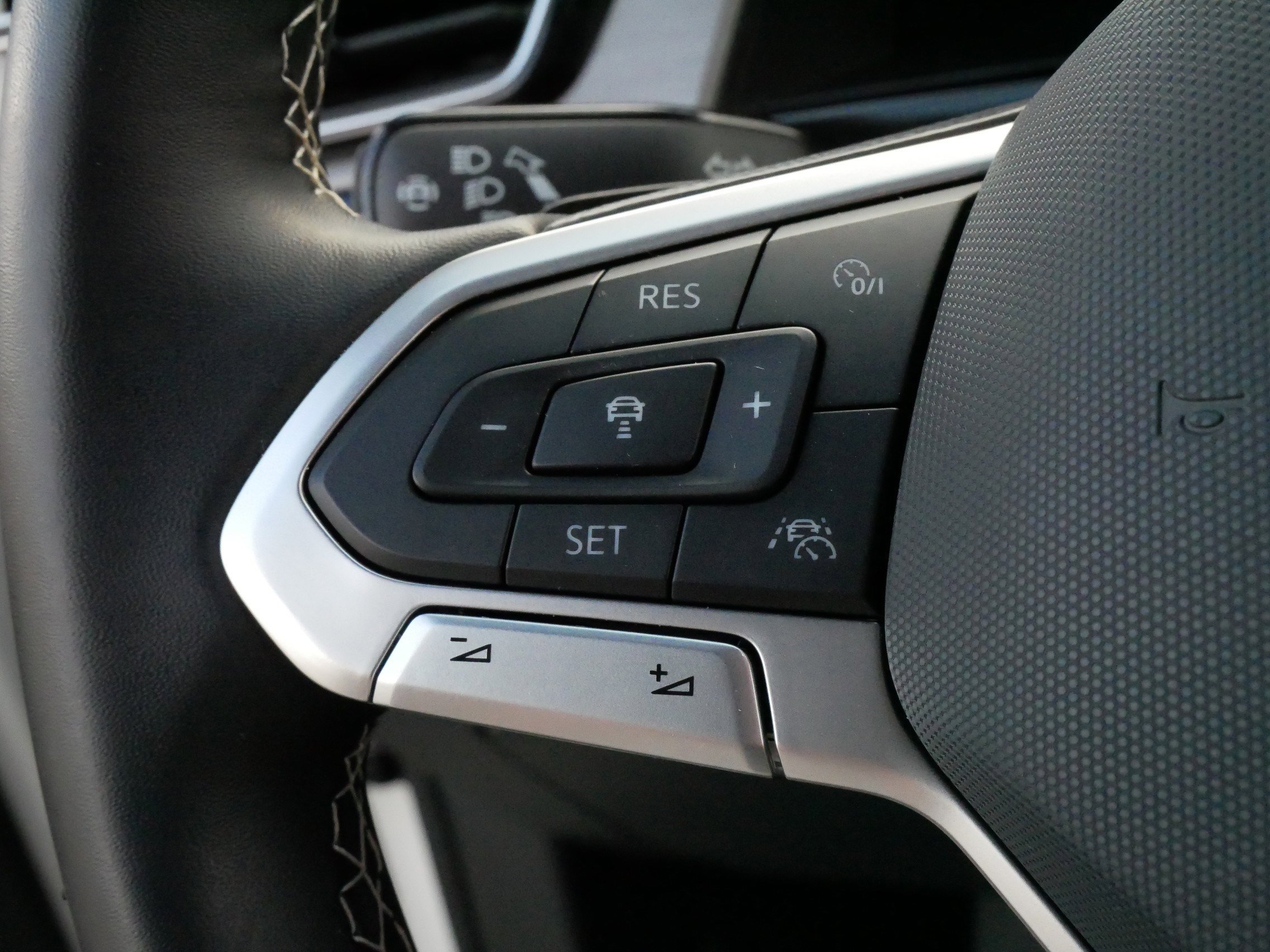 2024 Volkswagen Atlas Cross Sport SE Technology photo 22