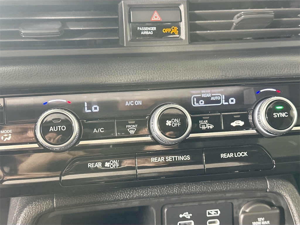 2025 Honda Pilot Touring photo 18