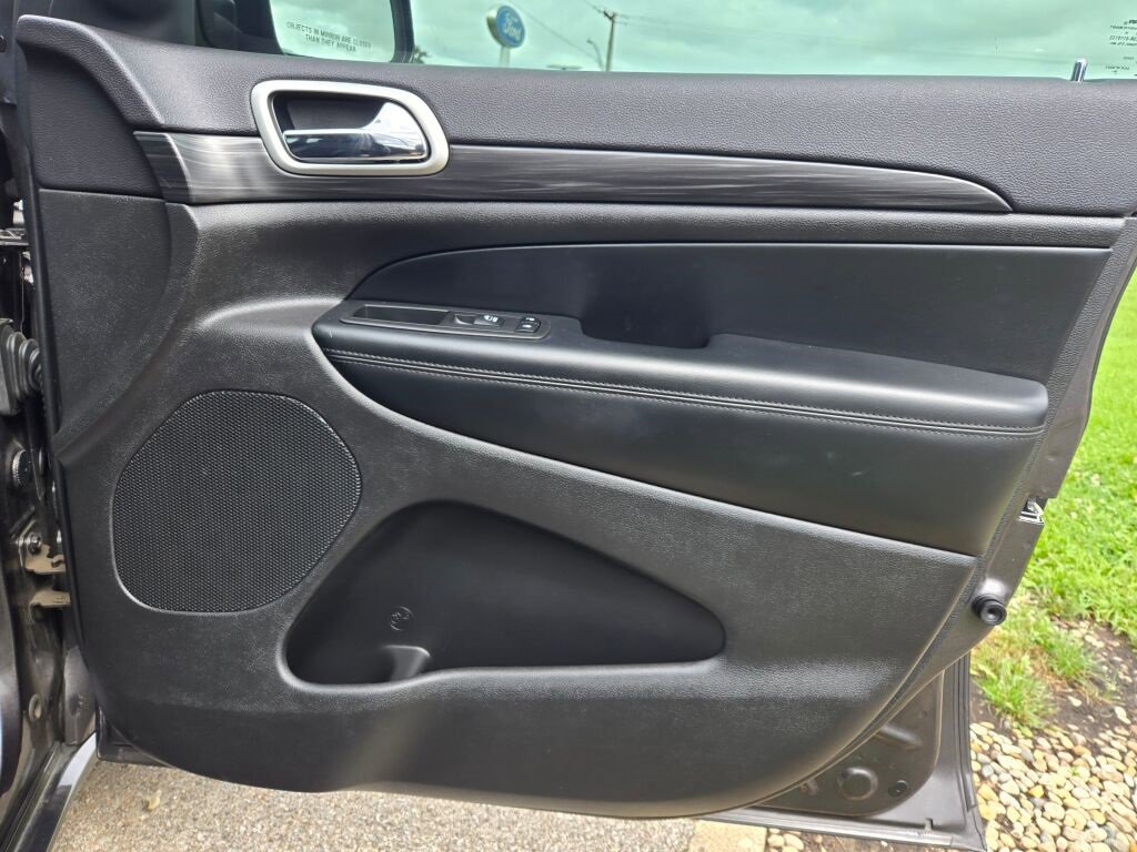 2019 Jeep Grand Cherokee Altitude photo 4