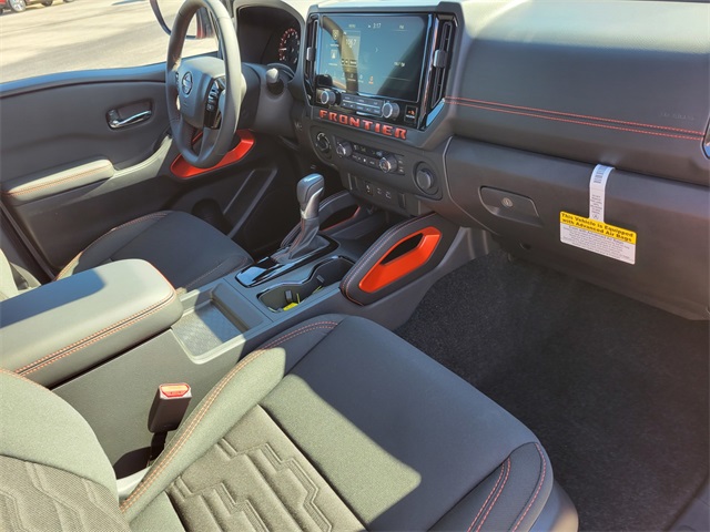 2025 Nissan Frontier PRO-4X photo 18