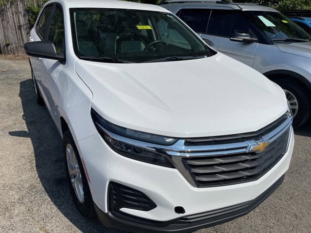 2024 Chevrolet Equinox LS photo 2