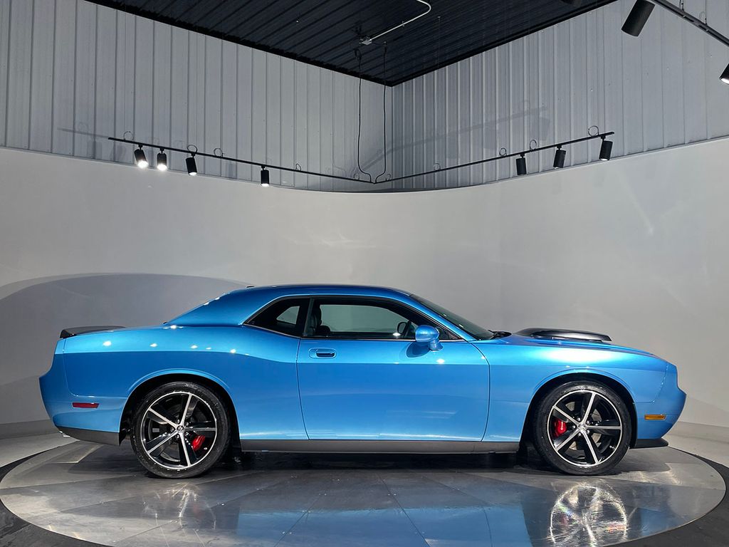 2010 Dodge Challenger SRT8 photo 4